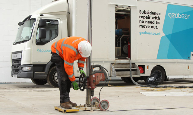 我們的專家根據(jù)設(shè)計鉆孔